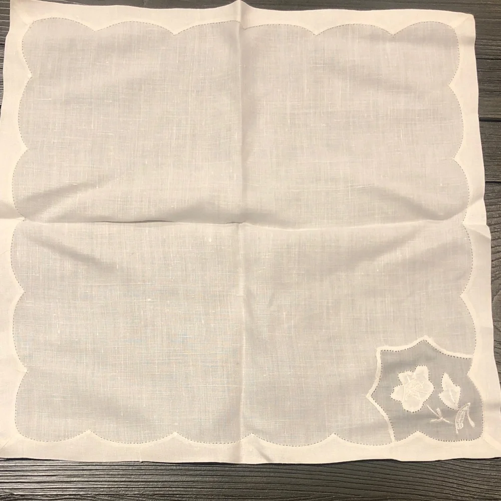 Elegant White Embroidered Napkins lot of 4